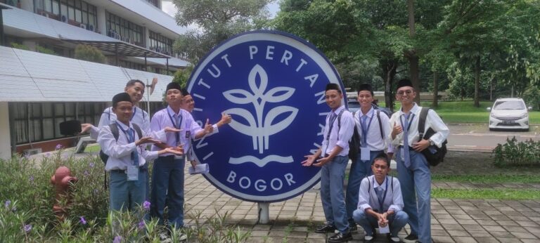 Kunjungan SMAIT An Nawawi Al Bantani ke IPB University 2024